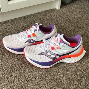 Saucony NEW NEVER WORN Endorphin Speed 4